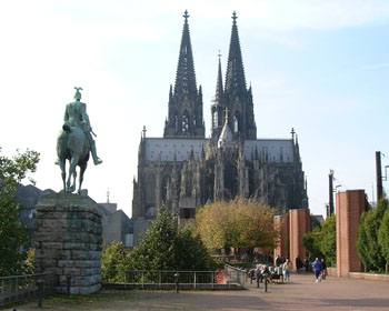 Blick von der Hohenzollernbrücke zum Dom